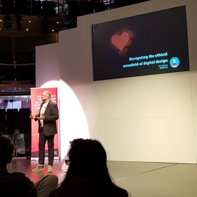 Per Axbom on stage under the title slide, Navigating the ethical minefield of digital design. Photo: James Buller.