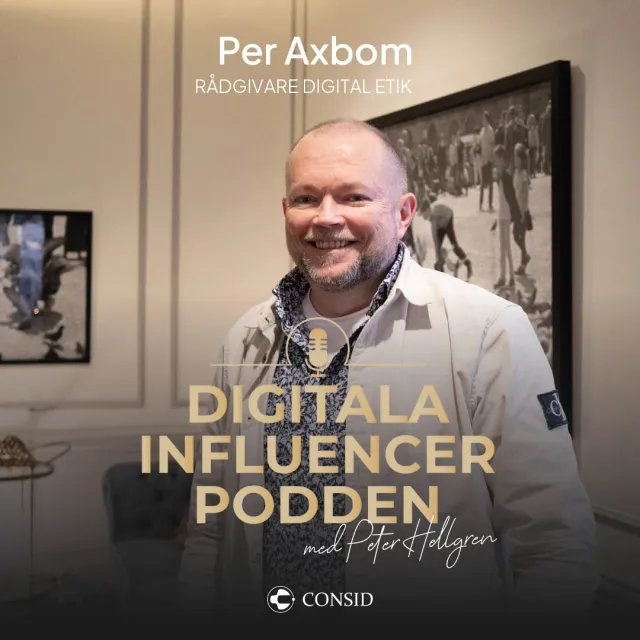 Cover art: photo of Per Axbom smiling in front of a framed picture. Text: Per Axbom, rådgivare digital etik. Digitala influencerpodden med Peter Hellgren. Consid.